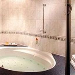 Badezimmer DoubleTree by Hilton London Victoria Fotos