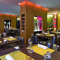 Sala de desayuno en el restaurante Sofitel Strasbourg Grande Ile Fotos