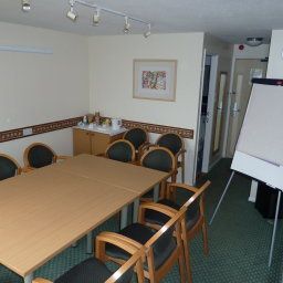 Conference room Days Inn Michaelwood Gloucester Welcome Break Service Area Fotos