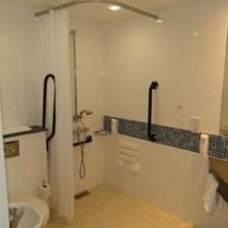 Camera da bagno Holiday Inn Express CARDIFF AIRPORT Fotos