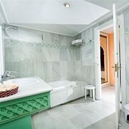 Bathroom Monarque Sultán Aparthotel Fotos