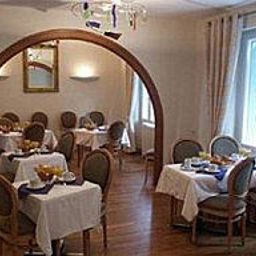 Salle du petit-déjeuner située dans le restaurant Rex Hotel Logis Fotos