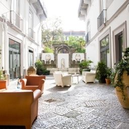  Piazza Bellini Fotos
