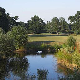Фасад De Vere Venues Wokefield Park Fotos