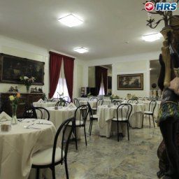 Sala śniadaniowa w restauracji Orazia Fotos