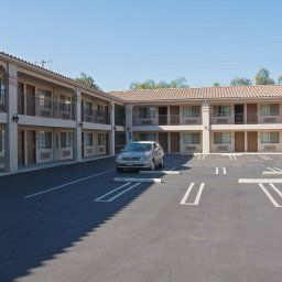 Vue extérieure Burbank Inn and Suites Fotos