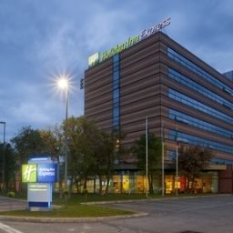 Außenansicht Holiday Inn Express LANGHE CHERASCO Fotos