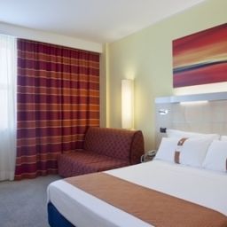 Zimmer Holiday Inn Express LANGHE CHERASCO Fotos