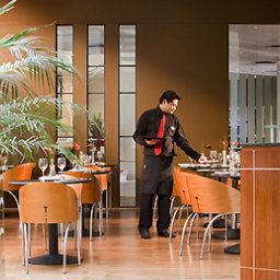 Зал для завтрака Sofitel London Gatwick Fotos