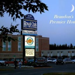Vista exterior Royal Oak Inn and Suites Fotos