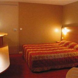 Room Kyriad Plaisir St Quentin en Yvelynes Fotos