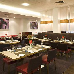 Salle du petit-déjeuner située dans le restaurant Novotel Reading Centre Fotos