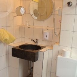 Camera da bagno Aviv Am Flughafen Fotos