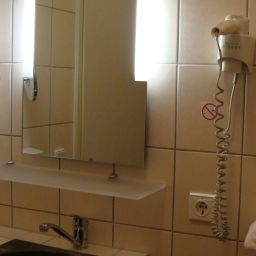 Camera da bagno Aviv Am Flughafen Fotos