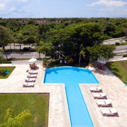 Piscina Holiday Inn Express PLAYA DEL CARMEN Fotos