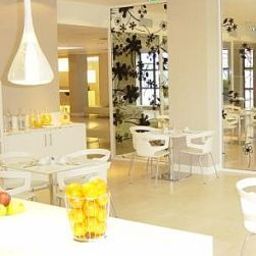 Salle du petit-déjeuner Idea Hotel Milano Watttredici Fotos