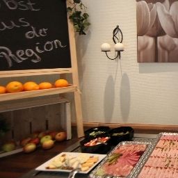 Buffet Azimut City South Fotos