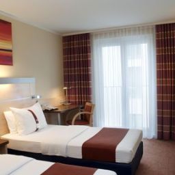 Room Holiday Inn Express BADEN - BADEN Fotos