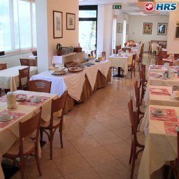 Salle du petit-déjeuner située dans le restaurant Marylise Fotos