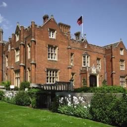 Außenansicht De Vere Venues Latimer Place Fotos