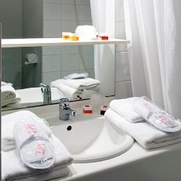 Salle de bains Séjours et Affaires Poitiers Lamartine Apparthotel Fotos
