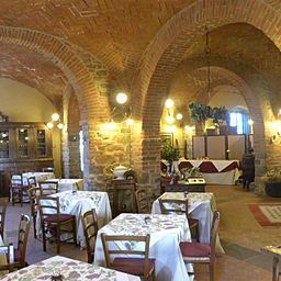 Sala de desayuno en el restaurante Le Terre dei Cavalieri Country-house Fotos