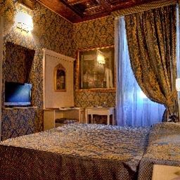 Camera Canova Tadolini Residenza Fotos