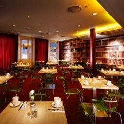 Зал для завтрака pentahotel Rostock Fotos