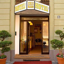 Exterior view 22 Marzo Milan Fotos