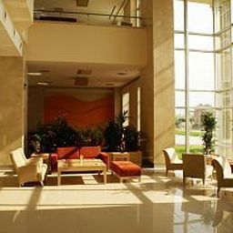 Hall WOW Hotel Airport Fotos