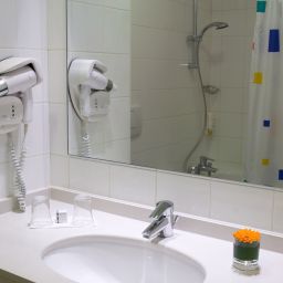 Bathroom Park Inn Paris By Radisson Charles de Gaulle Airport Fotos