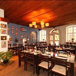 Breakfast room within restaurant Red Roofs Oldtown Fotos