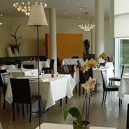 Salle du petit-déjeuner située dans le restaurant Ambassadeur Fotos