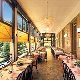 Salle du petit-déjeuner située dans le restaurant Salus Fotos