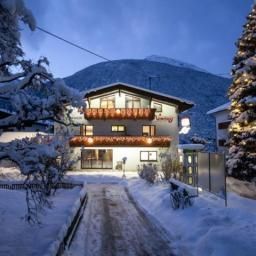 Exterior view Venetrast Gasthof Fotos