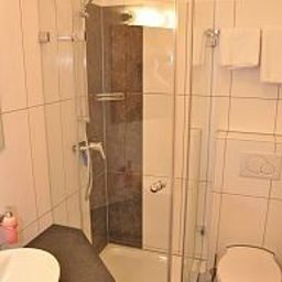 Bathroom InWest Garni Fotos