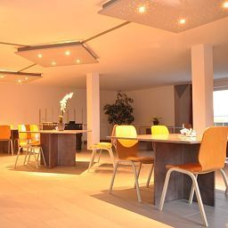 Breakfast room InWest Garni Fotos