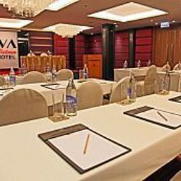 Sala de reuniones Nova Platinum by Amari Fotos