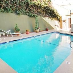 Piscina Comfort Inn Near Hollywood Walk of Fame Fotos
