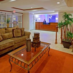 Vista interior Holiday Inn Express WOODBRIDGE Fotos