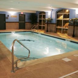 Piscina Holiday Inn Express WOODBRIDGE Fotos