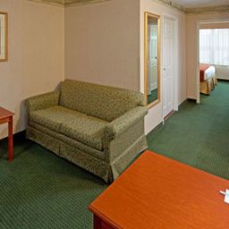  Holiday Inn Express WOODBRIDGE Fotos