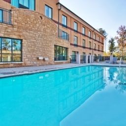 Бассейн Holiday Inn Express Hotel & Suites MACON-WEST Fotos