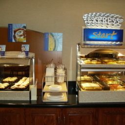 Restaurant Holiday Inn Express Hotel & Suites SUFFOLK Fotos