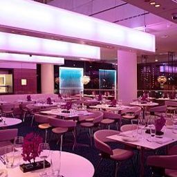 Salle du petit-déjeuner située dans le restaurant Park Plaza County Hall London Fotos