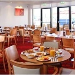Sala de desayuno en el restaurante Ramada Encore Chatham Fotos