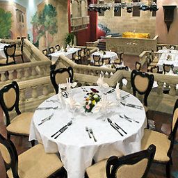 Salle du petit-déjeuner située dans le restaurant Manazel Al Ain Mercure Hotel Fotos