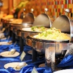 Buffet Aspen Suites Bangkok Fotos