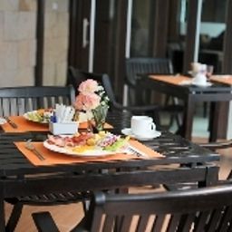 Salle du petit-déjeuner située dans le restaurant Aspen Suites Bangkok Fotos
