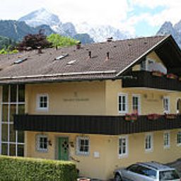 Exterior view Alpenhof Garni Fotos